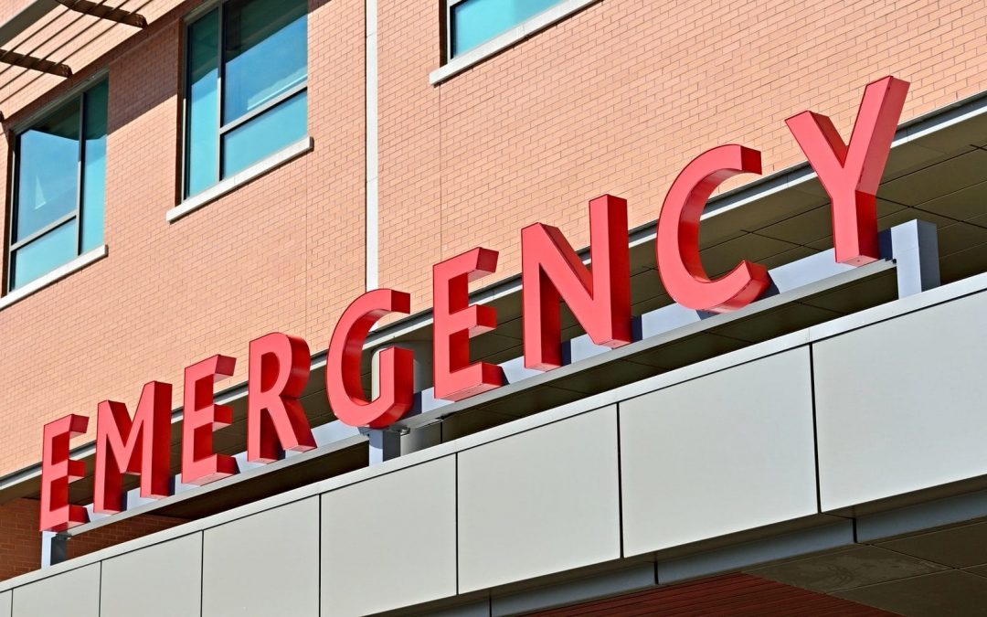 Emergency sign on hospital exterior